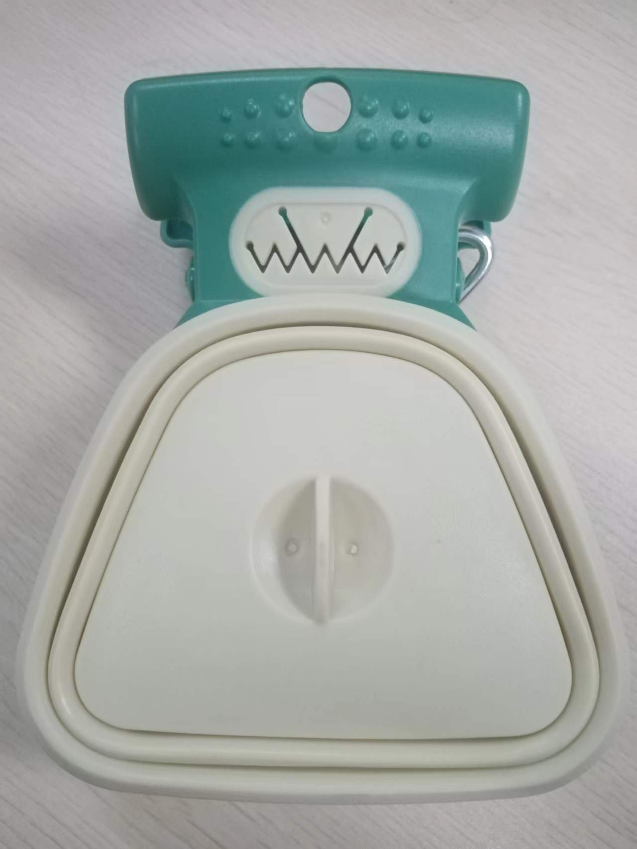 Foldable Poop Scooper with Bag Dispenser - Image 5