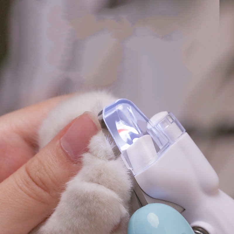 Pet Nail Clipper with LED Light - Image 8